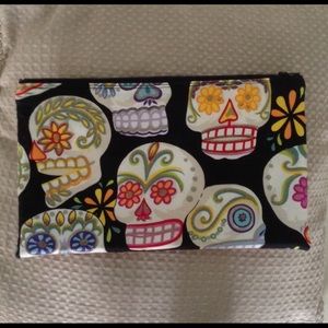 clutch in fabric with designs of catriona